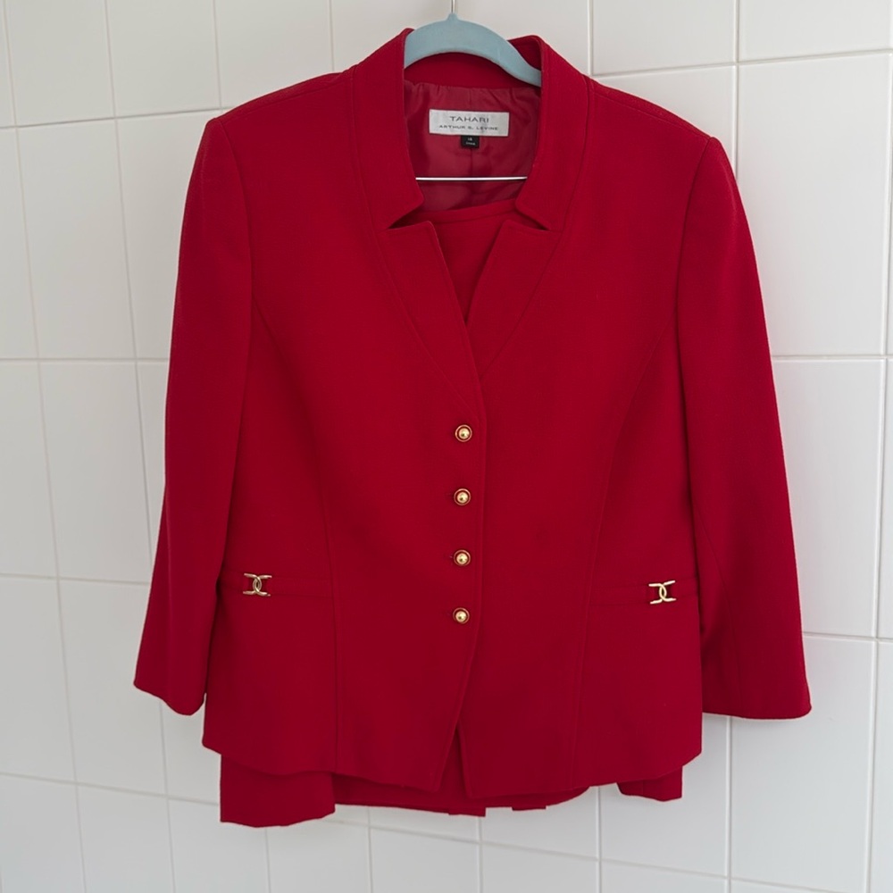 Tahari skirt suit size 12 like new red